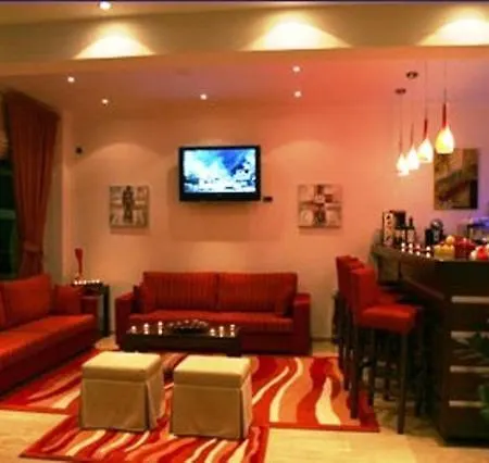 Omiros Luxury 酒店 3*
